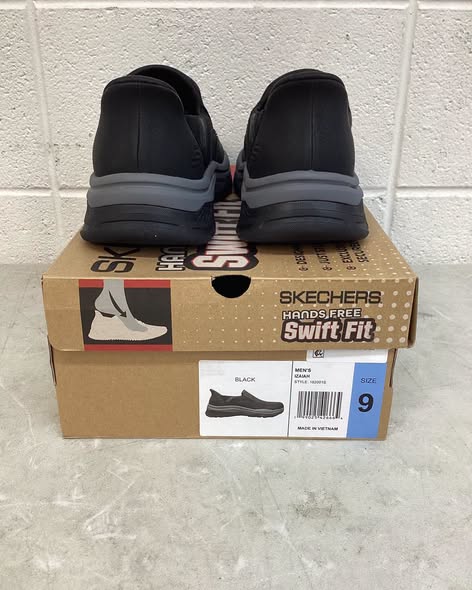 Skechers Men's Hands Free Swift Fit Sneaker size 9