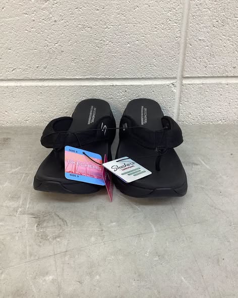 Skechers Women's Flip-Flop. Size 9