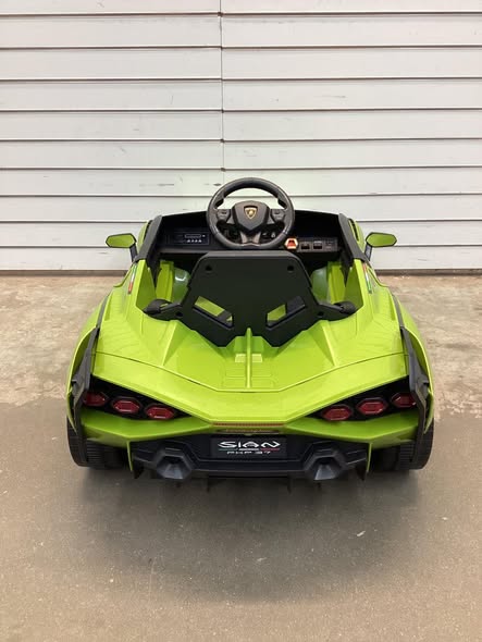 12V Licensed Lamborghini 4WD Kids Ride-on Sports Car with 2.4G Remote