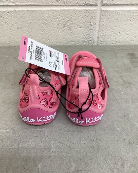 Hello Kitty Toddler Girls Water Shoe size 7/8