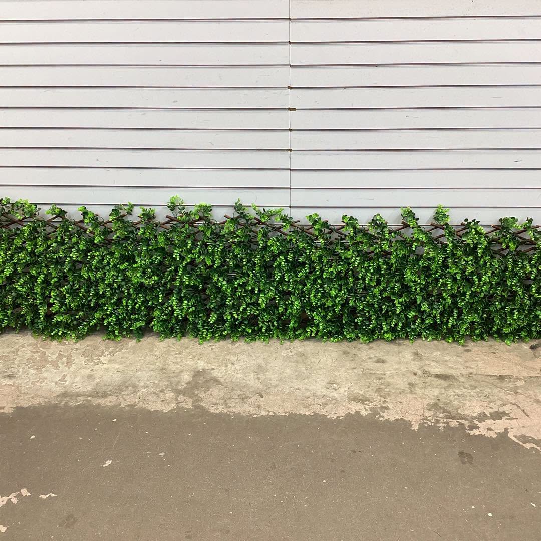 Expandable Fence Privacy Screen with Sun-Protective Artificial Hedge for Balcony Patio
