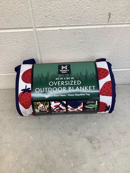 Member's Mark 80"x80" Outdoor Blanket Strawberry