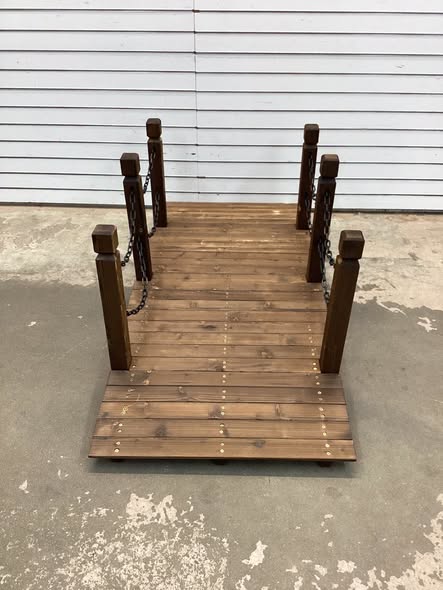 5 ft Wooden Garden Bridge Arc Footbridge with Metal Chain Railings Solid Fir Construction Carbonized