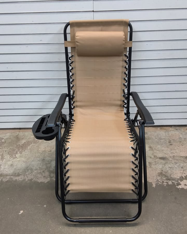 Costway Folding Lounge Chair with Zero Gravity