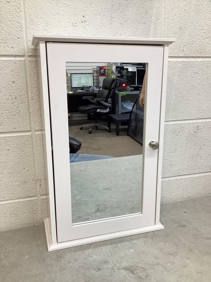 Costway Bathroom Medicine Cabinet with Mirror Cabinet Reversible Single Door Organizer