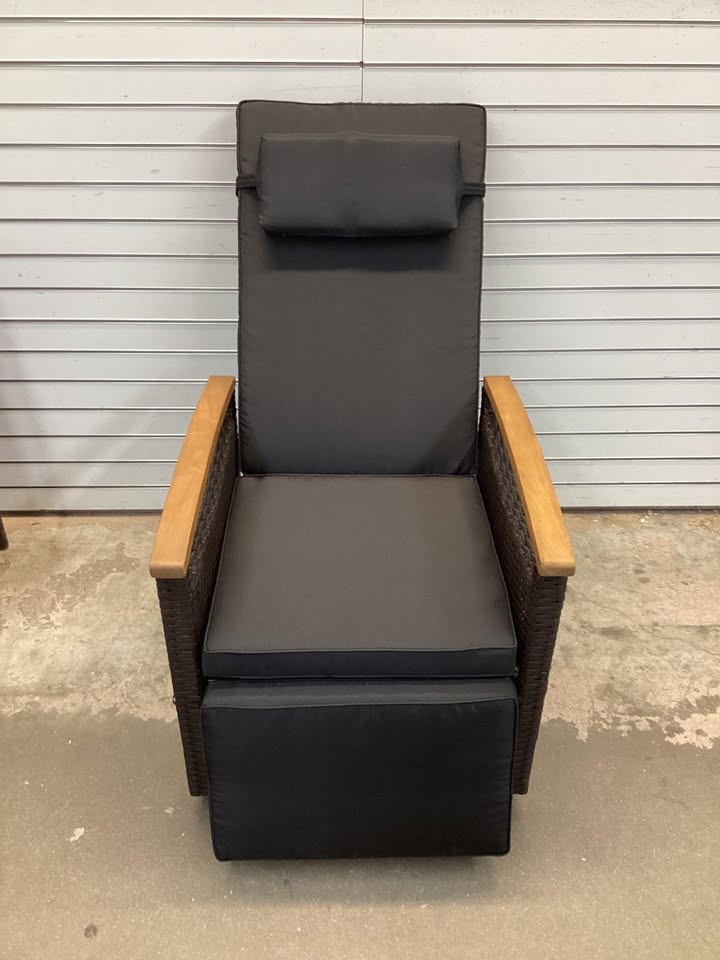 Costway Patio Rattan 360° Swivel Recliner Chair with Adjustable Backrest and Footrest