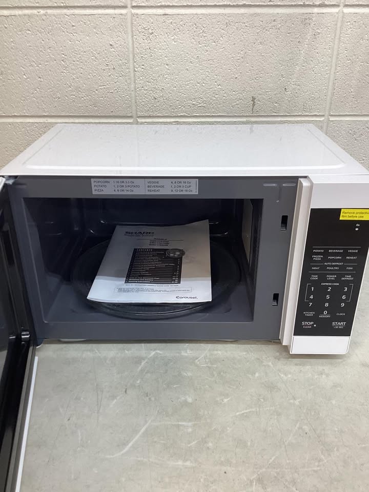 Sharp 1.1 Cu. Ft. 1000W Countertop Microwave Oven With Sensor Cooking