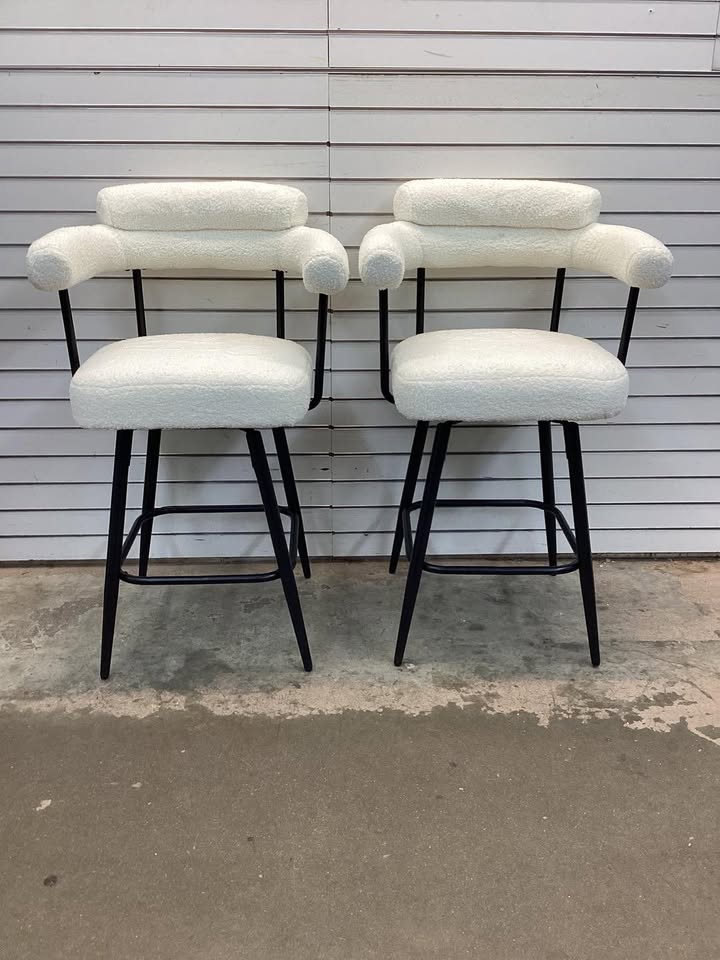 Costway 27 inches Swivel Bar Stool Set of 2 with Curved Back and Arms and Metal Legs