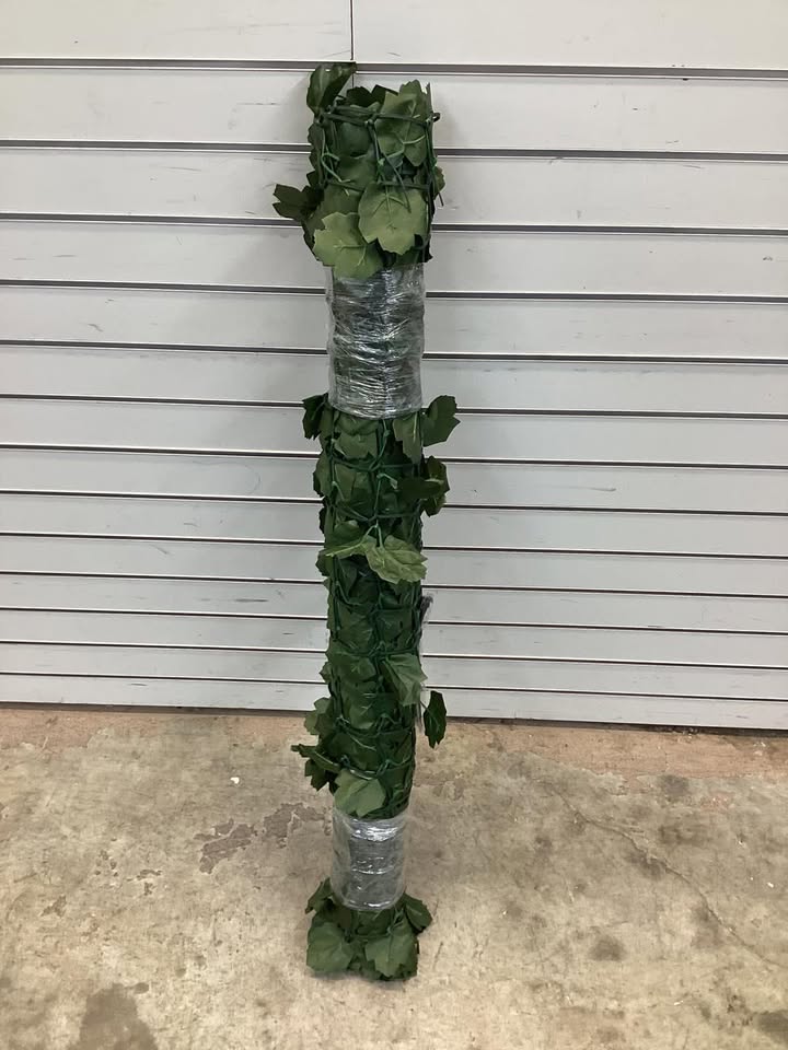 Volenca 40 x 90in Faux Ivy Leaf Privacy Fence Artificial Greenery Screen for Porch Deck