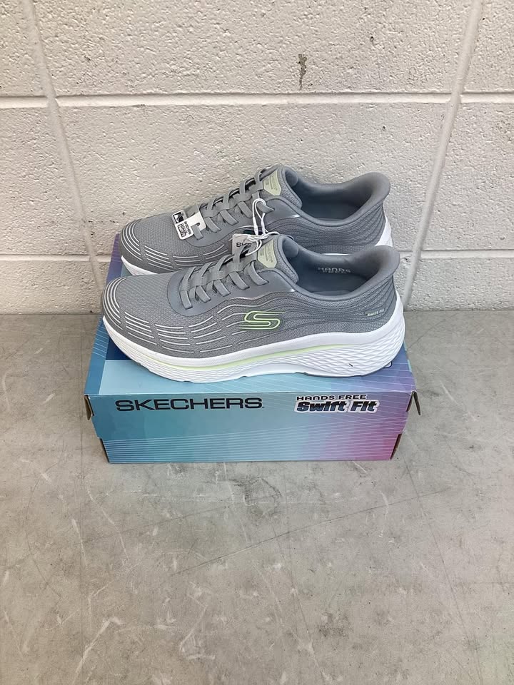Skechers Women's Swift Fit Sneaker Size Women’s 10