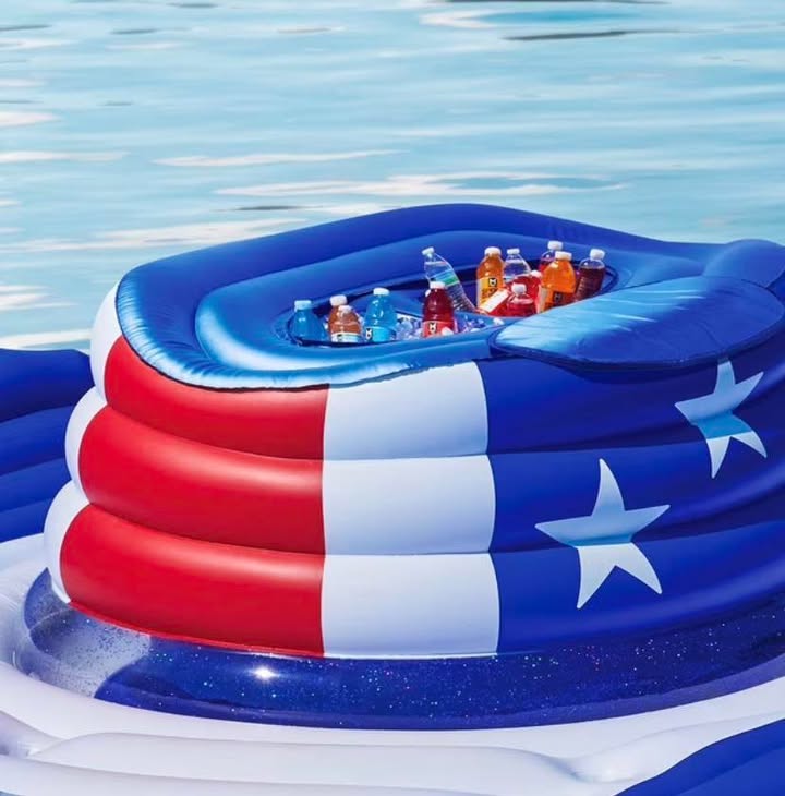 Member's Mark Inflatable Oversized Cowboy Hat Lake Island
