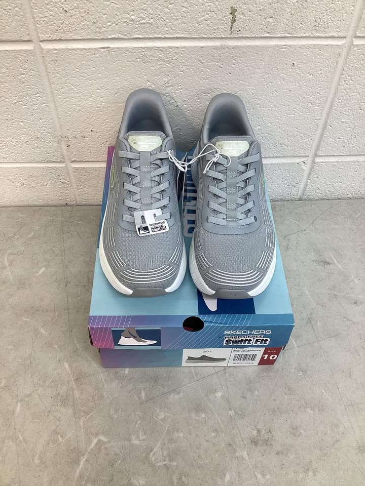 Skechers Women's Swift Fit Sneaker Size Women’s 10