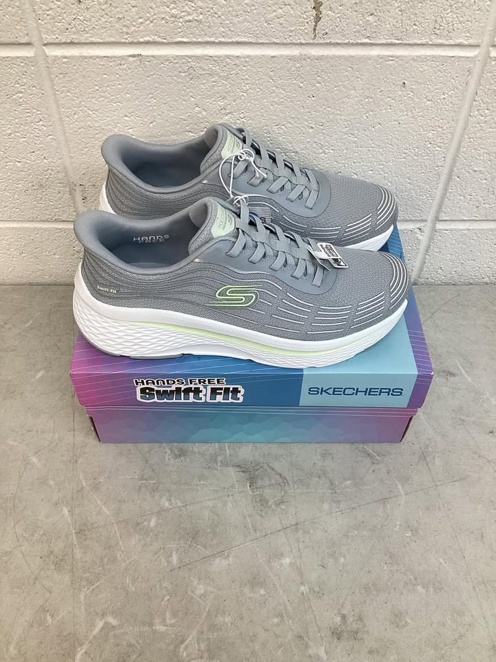 Skechers Women's Swift Fit Sneaker Size Women’s 10