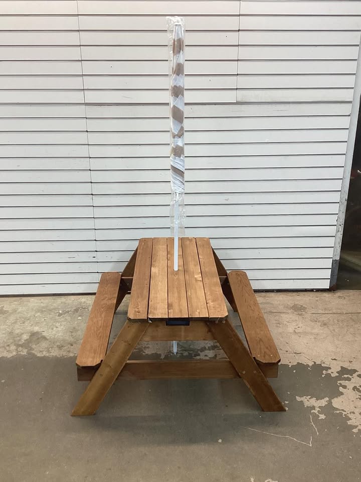 3-in-1 Kids Sand & Water Table Outdoor Wood Picnic Table w/ Umbrella