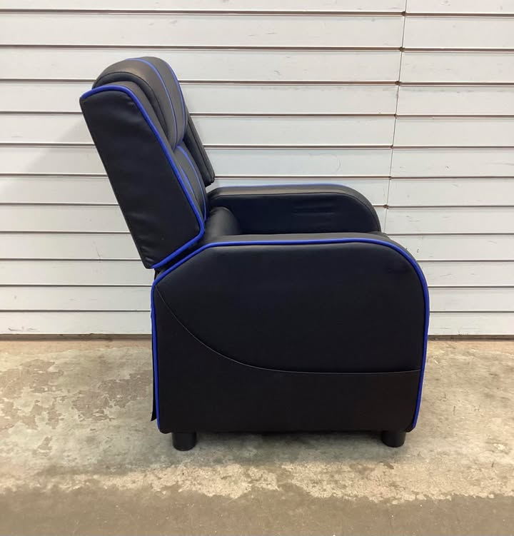 Kids Recliner Chair with Side Pockets Footrest 110-lb Capacity for Ages 3-12