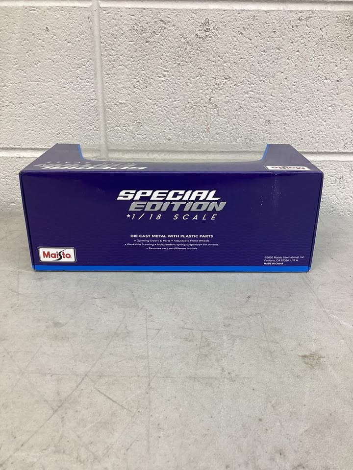 Maisto Special Edition 1/18 Diecast Car Shelby Series One