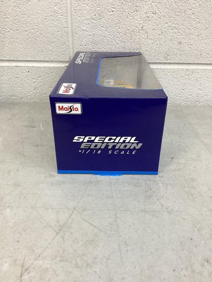 Maisto Special Edition 1/18 Diecast Car Shelby Series One