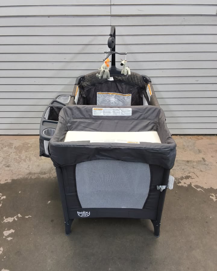 5-in-1 Bedside Baby Bassinet with Diaper Changer, Mattress and Storage, Gray