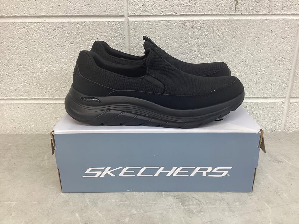 Brain new Skechers Men's Arch Comfort Flex Sneaker, Size 12