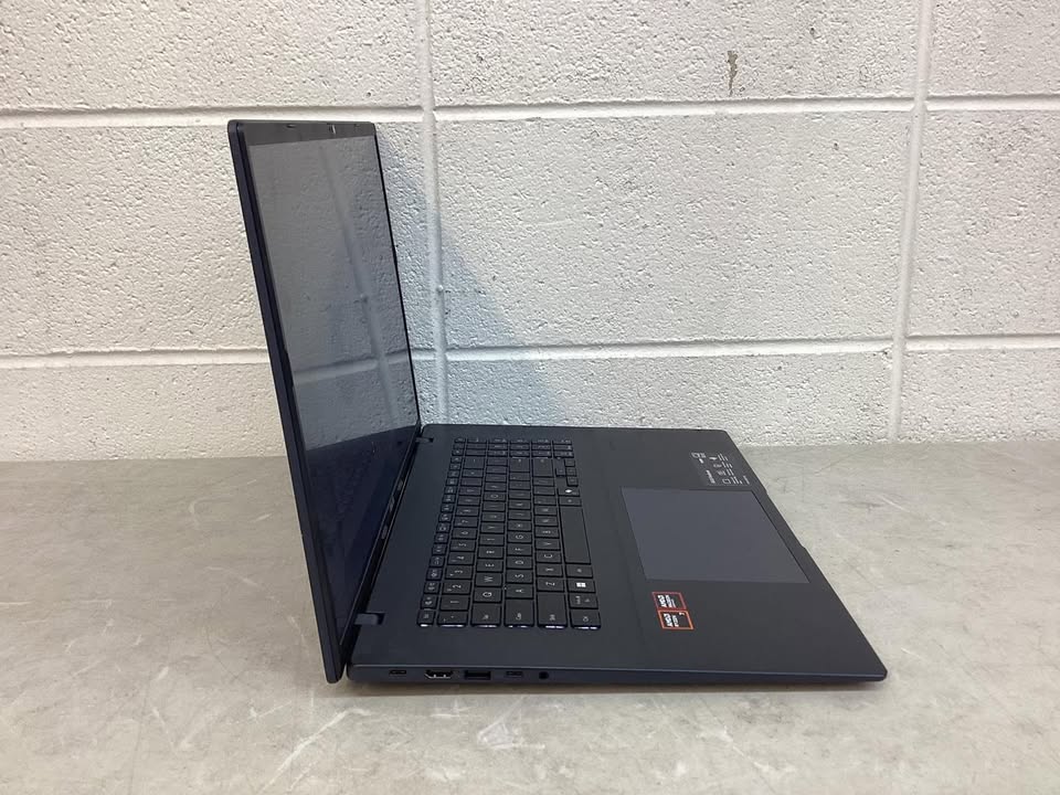 ASUS Vivobook 18” WUXGA 144Hz Laptop | AMD Ryzen 7 | 32GB RAM | 1TB SSD