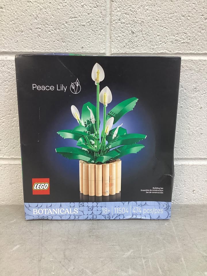 LEGO Botanicals Peace Lily Flower Room Decor Building Set, 474 pc.