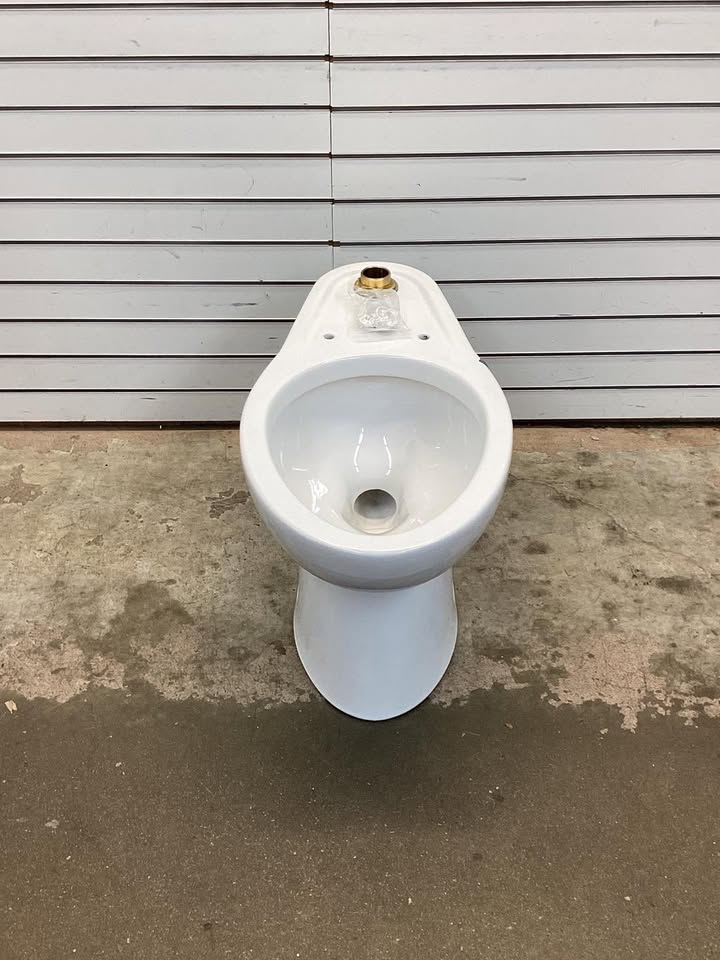 American Standard Madera ADA 1.1-1.6 gpf Universal Flushometer Toilet with EverClean