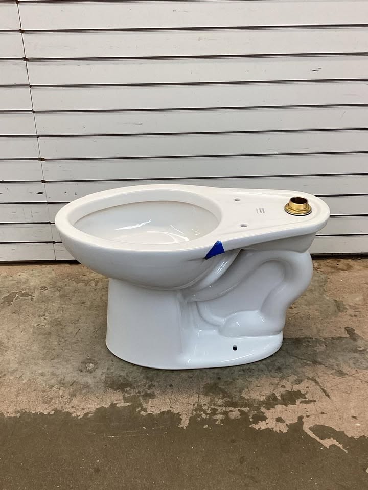 American Standard Madera ADA 1.1-1.6 gpf Universal Flushometer Toilet with EverClean