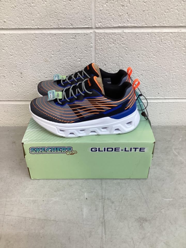 Skechers Boys Glide-Lite Sneaker, Size 3K