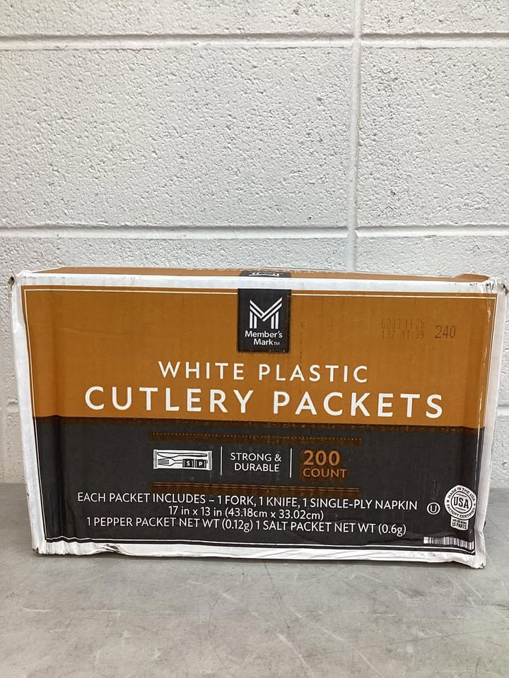 Member's Mark White Plastic Cutlery Packets 200 ct.