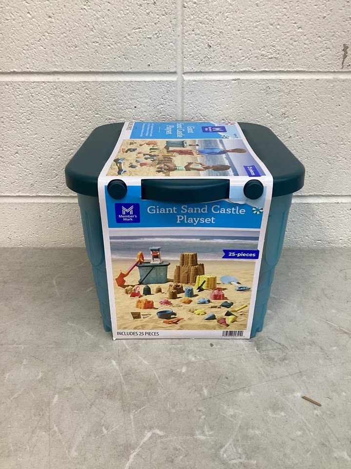 Member's Mark Giant Castle Playset, 25 pc.