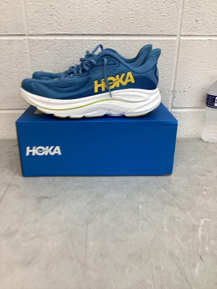 Hoka Men's Clifton 10 Sneakers, Size 11