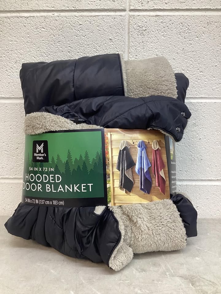 Member's Mark Camping Blanket with Detachable Hood