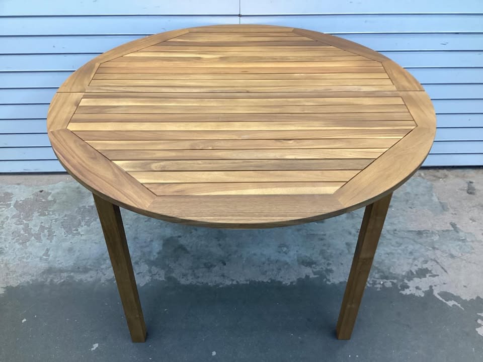 4-Person Large Round Outdoor Dining Table