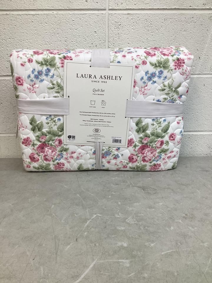 Laura Ashley 3-Piece Reversible Soft Quilt Set, Queen