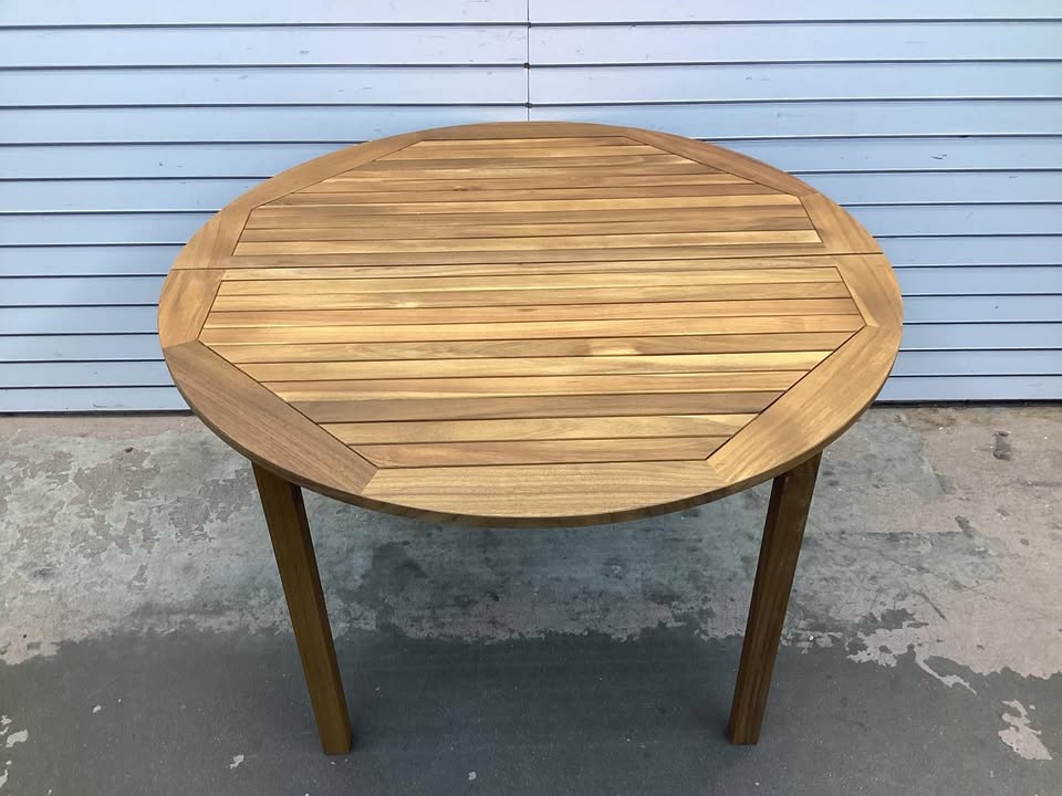 4-Person Large Round Outdoor Dining Table
