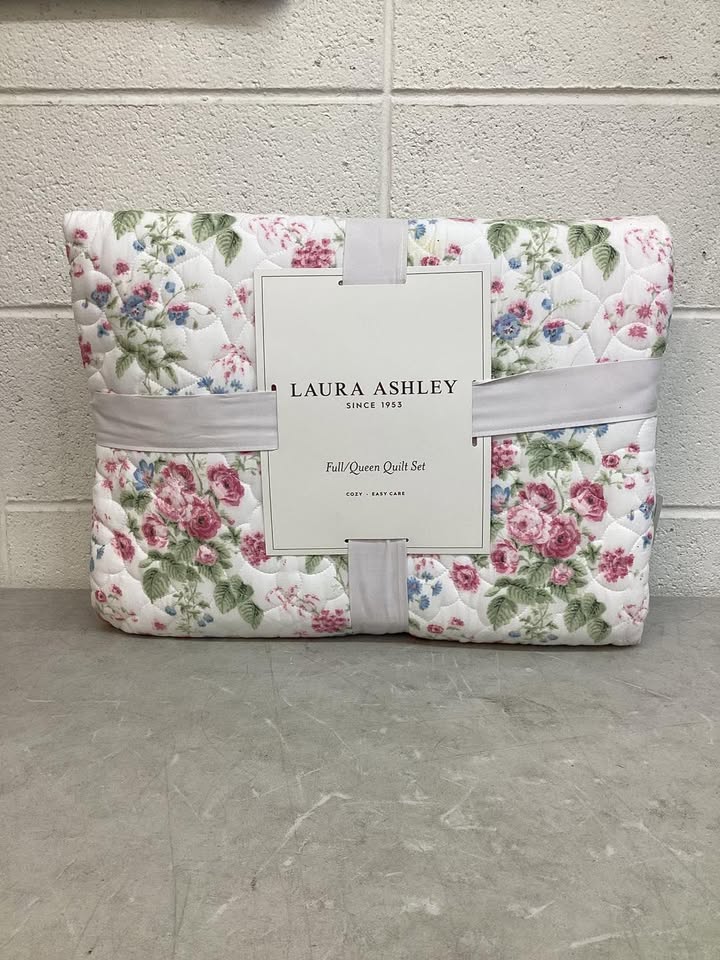 Laura Ashley 3-Piece Reversible Soft Quilt Set, Queen