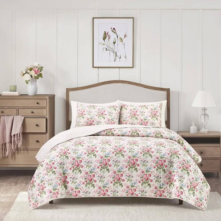 Laura Ashley 3-Piece Reversible Soft Quilt Set, Queen