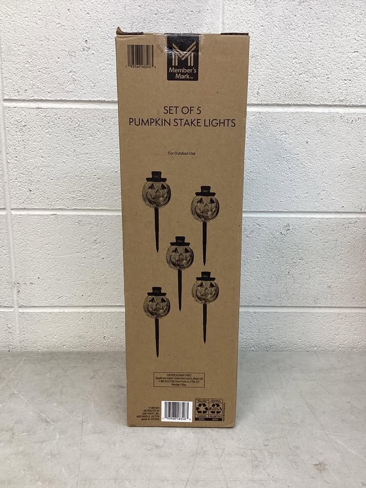 Member's Mark Pumpkin Lawn Stakes, Set of 5