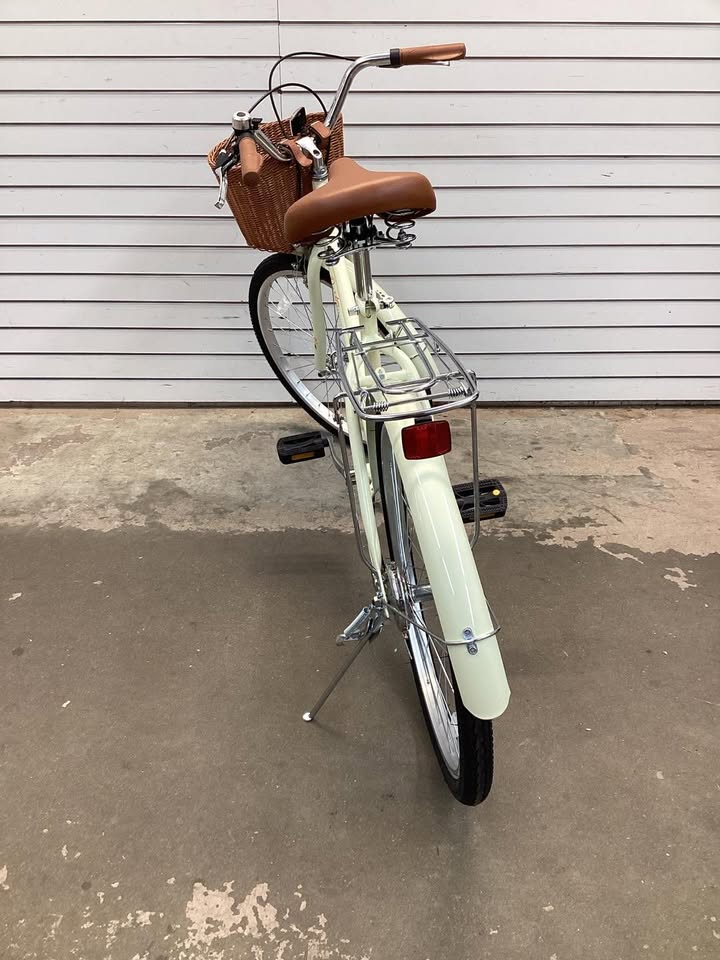 24 Inch Beach Cruiser Bike for Women with Woven Basket and Rear Rack - Beige