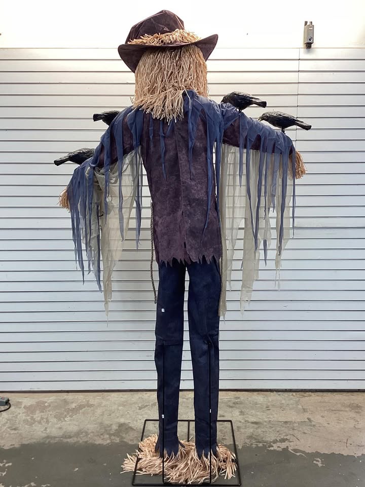 Member's Mark 8' Pre-Lit Animated Scarecrow
