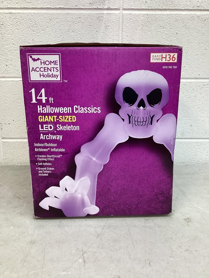 Home Accents 14 ft Giant-Sized LED Skeleton Archway Skull