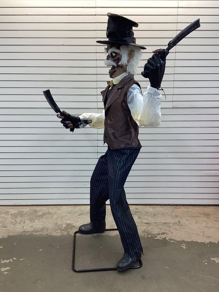 7ft Animated Zombie Barber