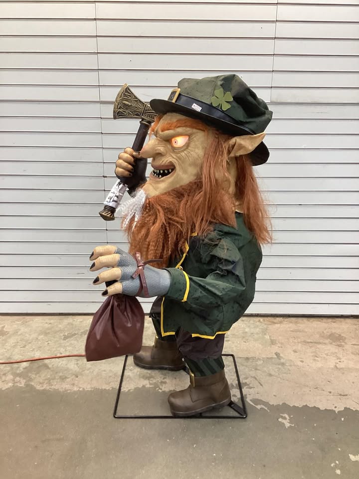 Home Accents Holiday 4.5 FT Wicked Woods Animated LED Cursed Clover