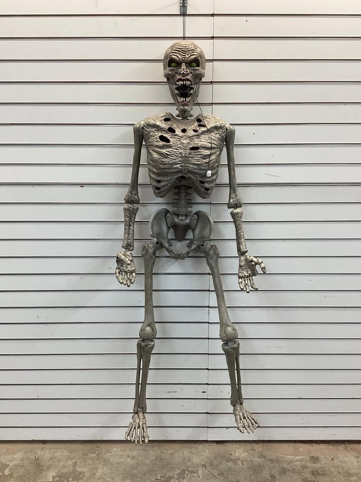 Home Accent Holiday 5 FT Ultra Posable Rotting Corpse Halloween Decor
