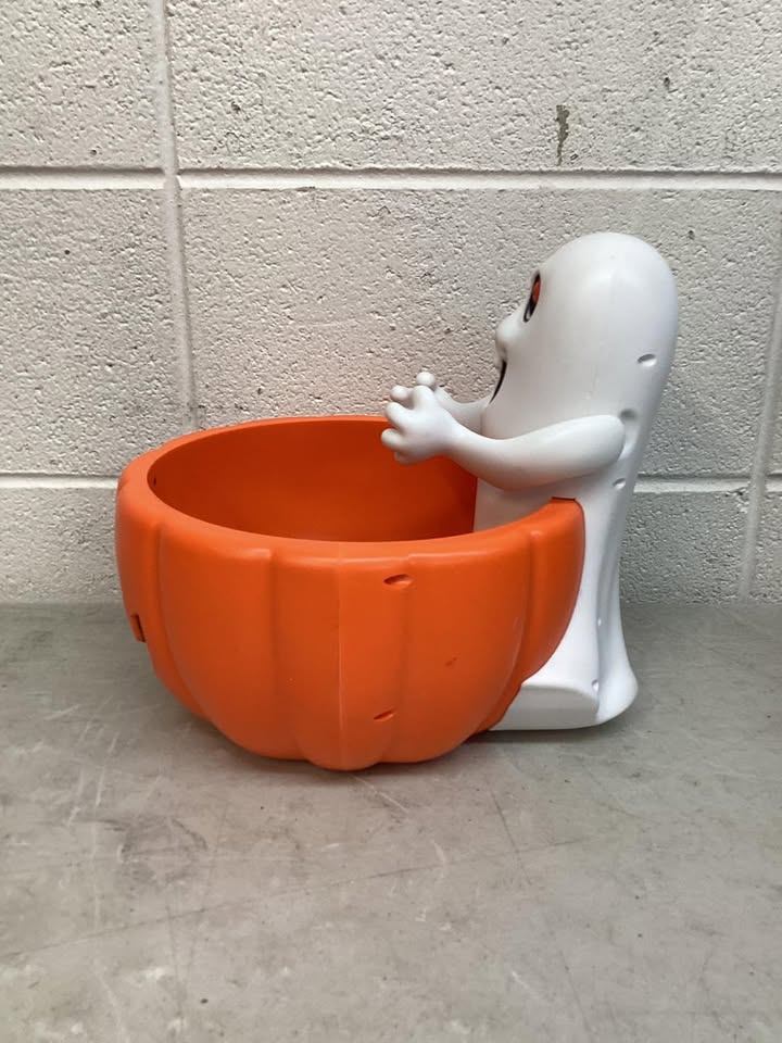 Hyde & EEK! Boutique Light Up Jack-O-Lantern Halloween Candy Bowl