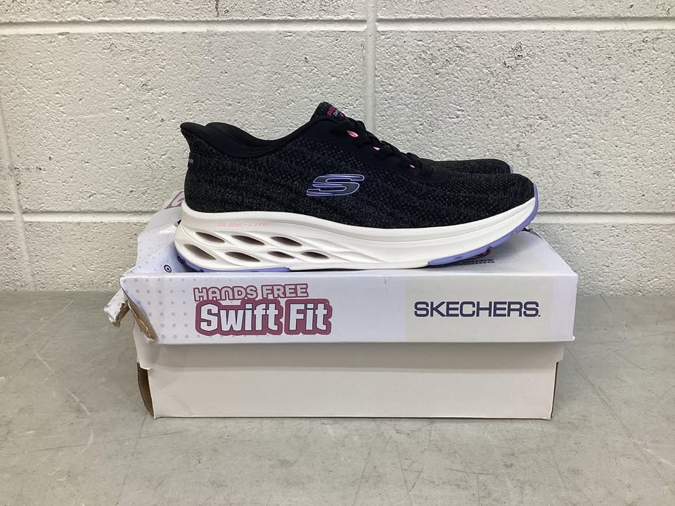 Skechers Women's Swift Fit Sneaker, Size 9
