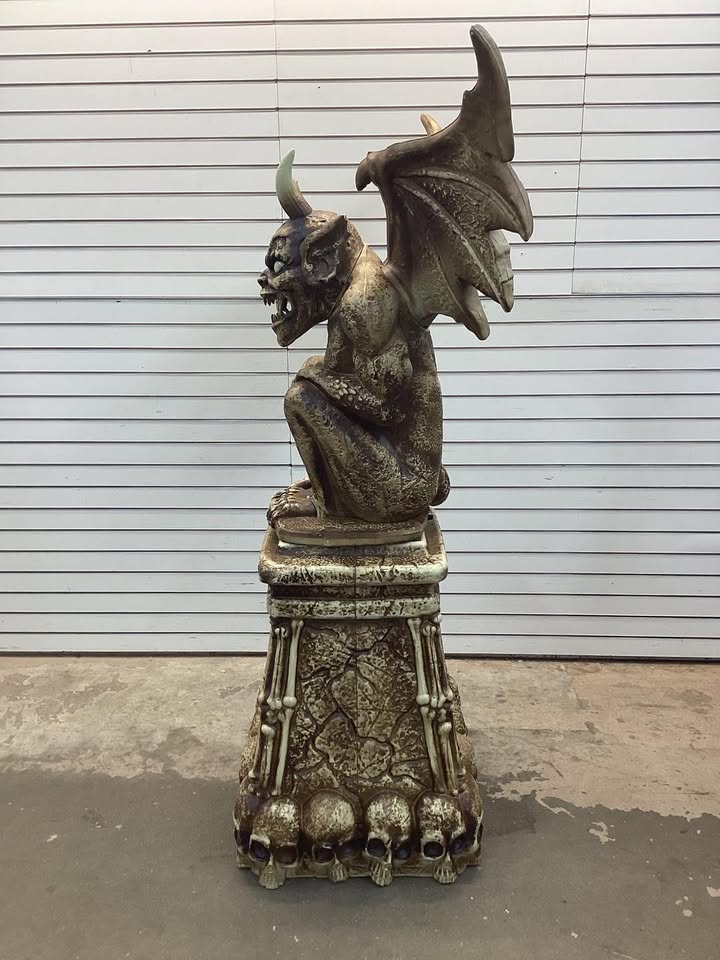 Home Accents Holiday 5.5 Ft Grave & Bones Led Gargoyle