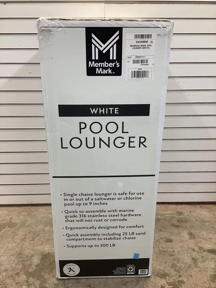 Member's Mark Pool Lounger