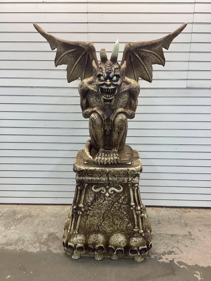 Home Accents Holiday 5.5 Ft Grave & Bones Led Gargoyle