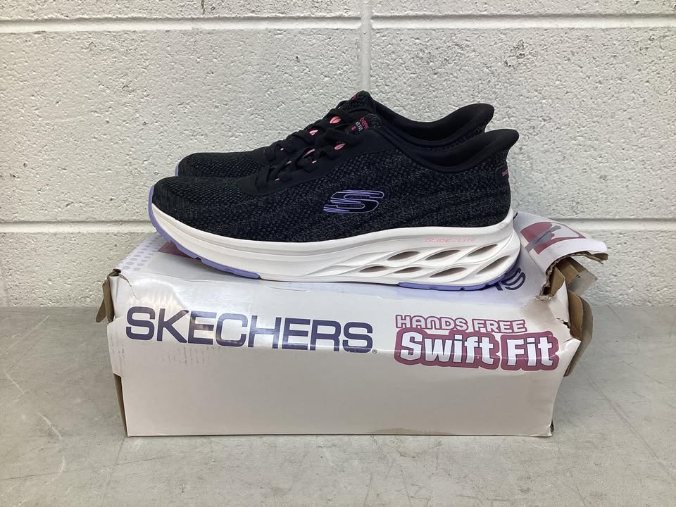 Skechers Women's Swift Fit Sneaker, Size 9